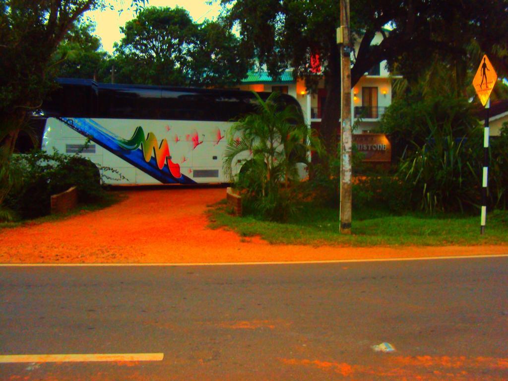 Hotel Moonstone Anuradhapura Exterior foto
