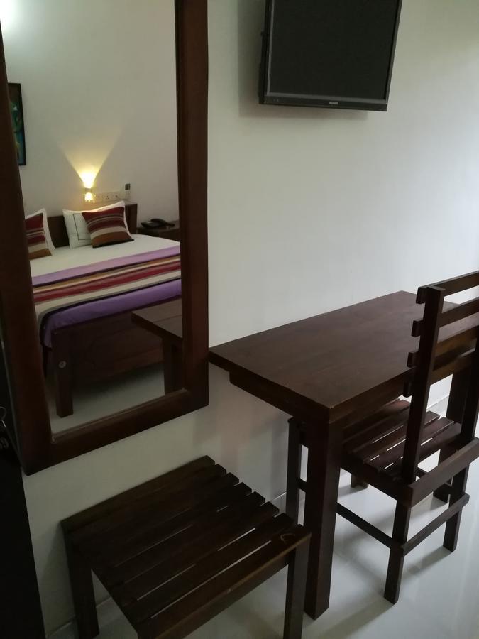 Hotel Moonstone Anuradhapura Exterior foto